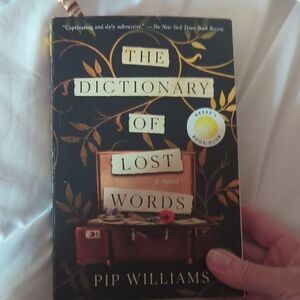 The Dictionary of Lost Words by Pip Williams - Black & Gold Cover